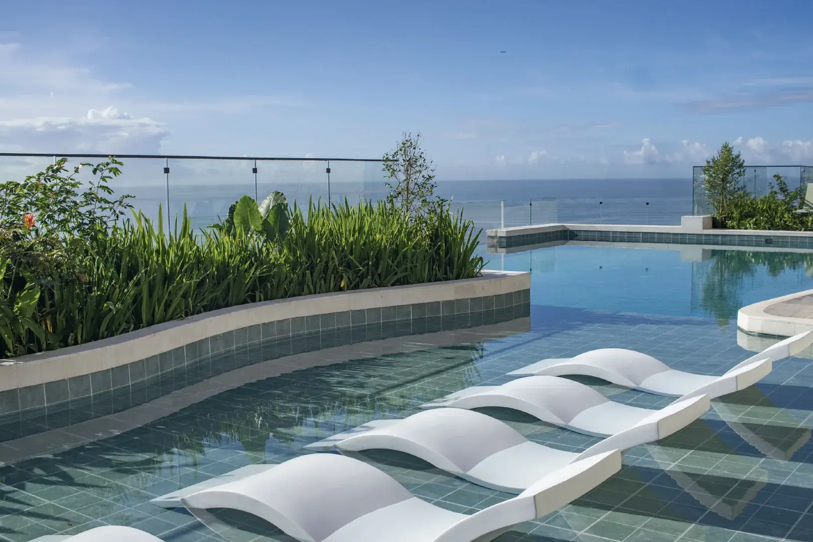 Dovle Selva pool terrace overlooking the ocean in Coco del Mar.