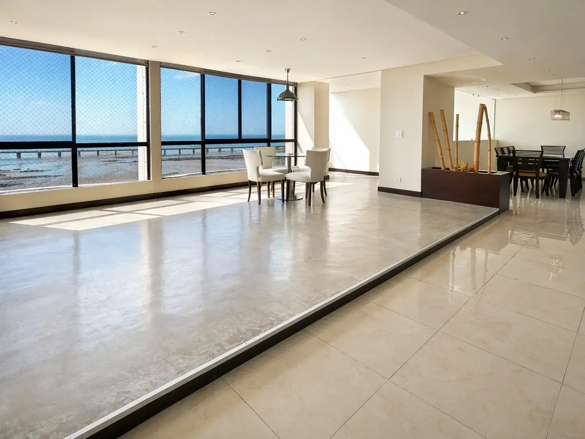 Coco Bay, San Francisco — photograph 2, courtesy of Grupo Tribaldos, S.A