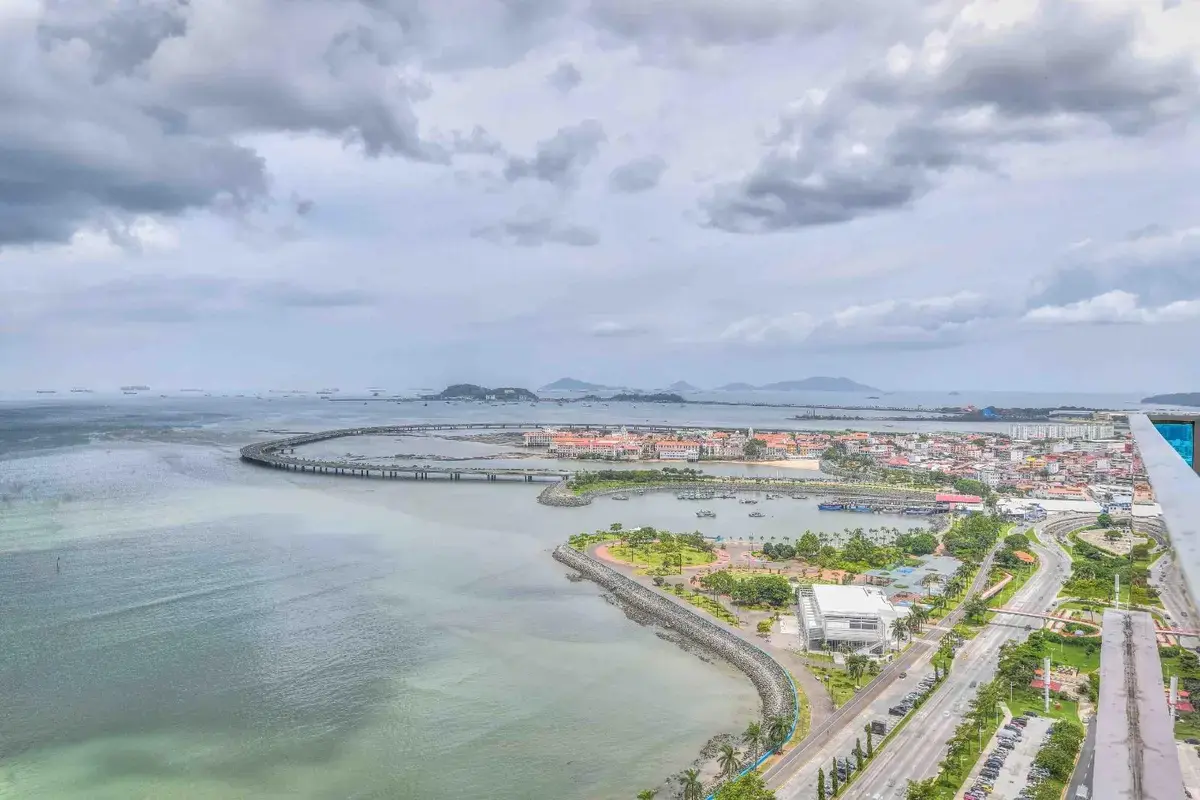 Element Tower, Avenida Balboa — photograph 1, courtesy of New World Real Estate, Inc.
