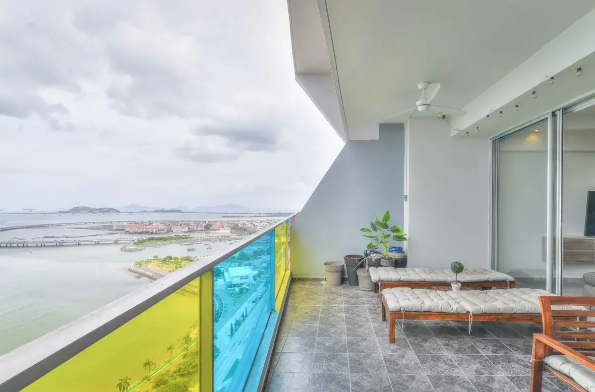 Element Tower, Avenida Balboa — photograph 2, courtesy of New World Real Estate, Inc.