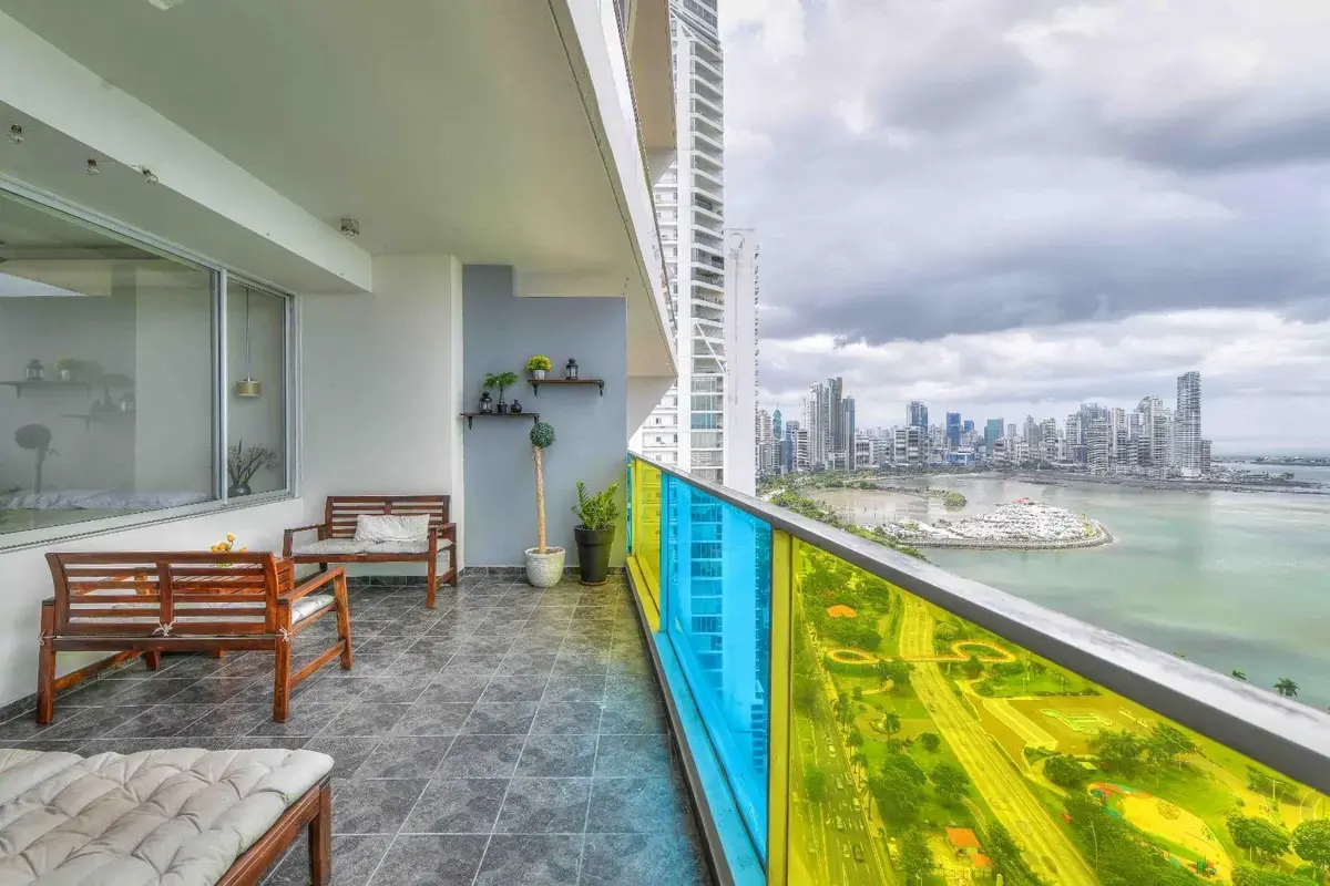 Element Tower, Avenida Balboa — photograph 3, courtesy of New World Real Estate, Inc.