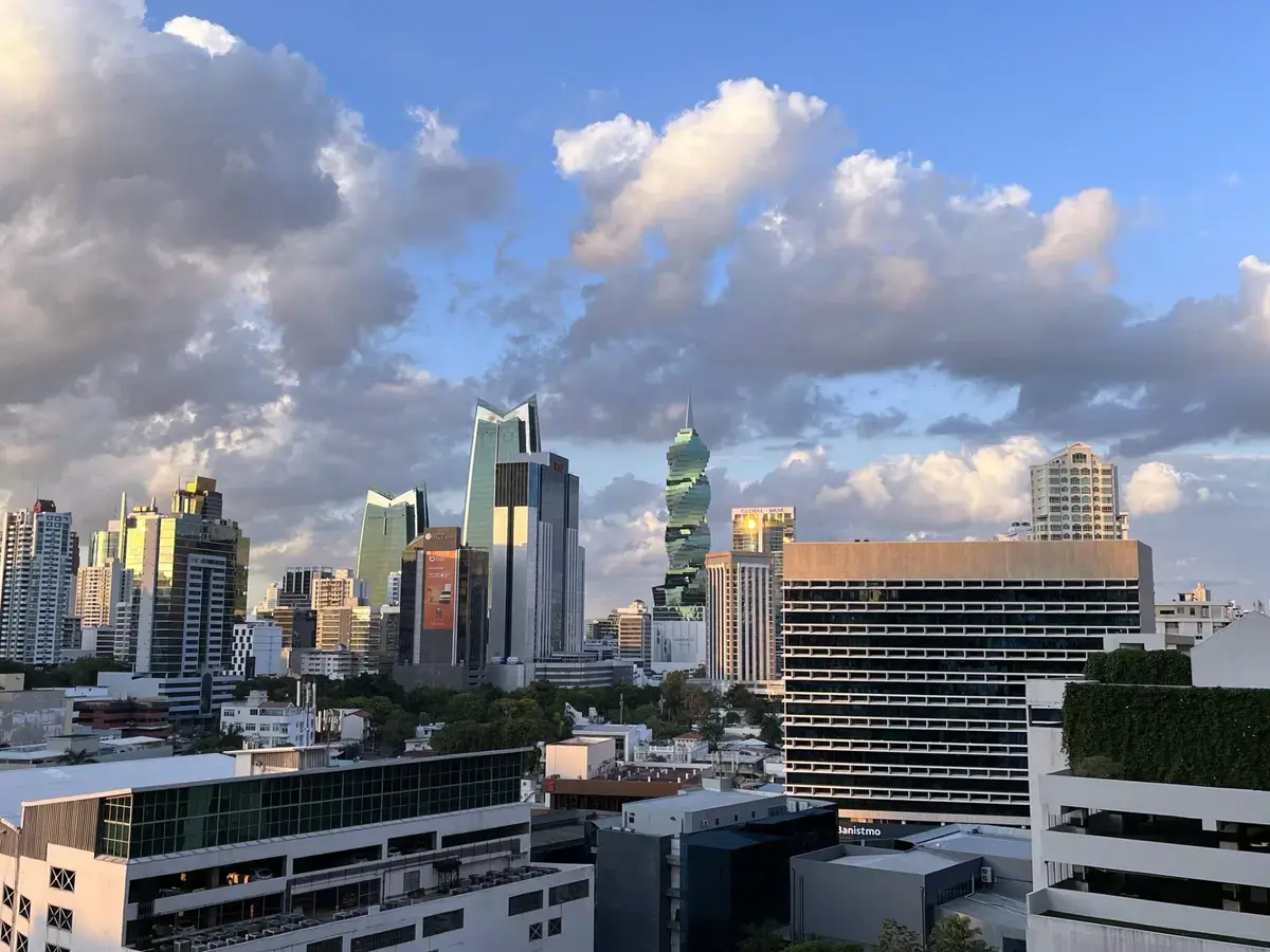 Twin Towers Torre A, Bella Vista — fotografía 1, cortesía de House Hunters Panama
